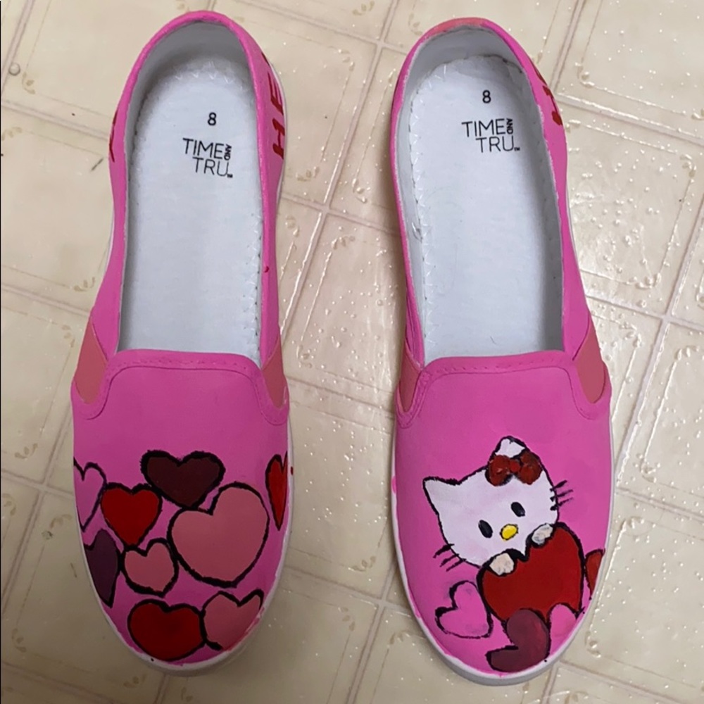 Pink hello kitty shoes